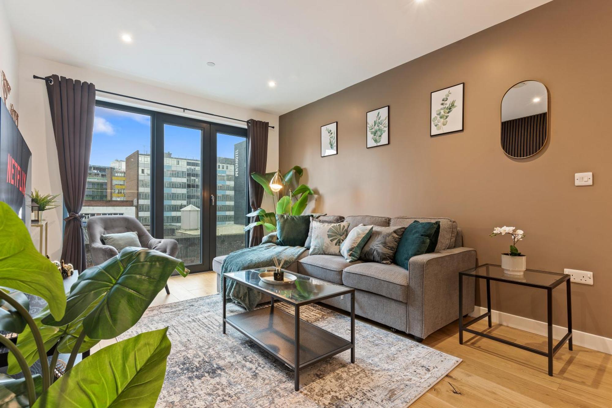 Shanti Suite - 2Bed 2Bath City Centre - Wifi - Netflix- Parking- Modern- Perfect For Family, Contractors, Leisure, Business By Shanti Nights Бирмингем Экстерьер фото
