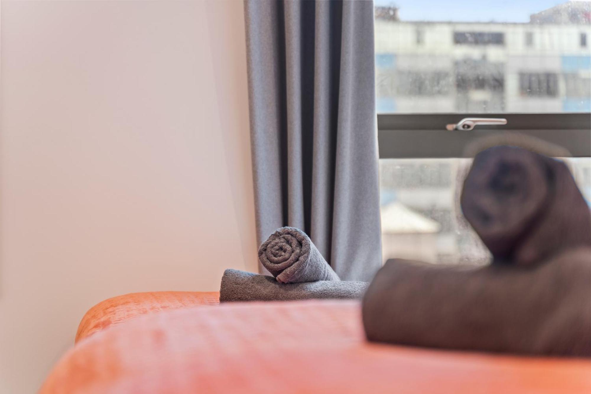 Shanti Suite - 2Bed 2Bath City Centre - Wifi - Netflix- Parking- Modern- Perfect For Family, Contractors, Leisure, Business By Shanti Nights Бирмингем Экстерьер фото