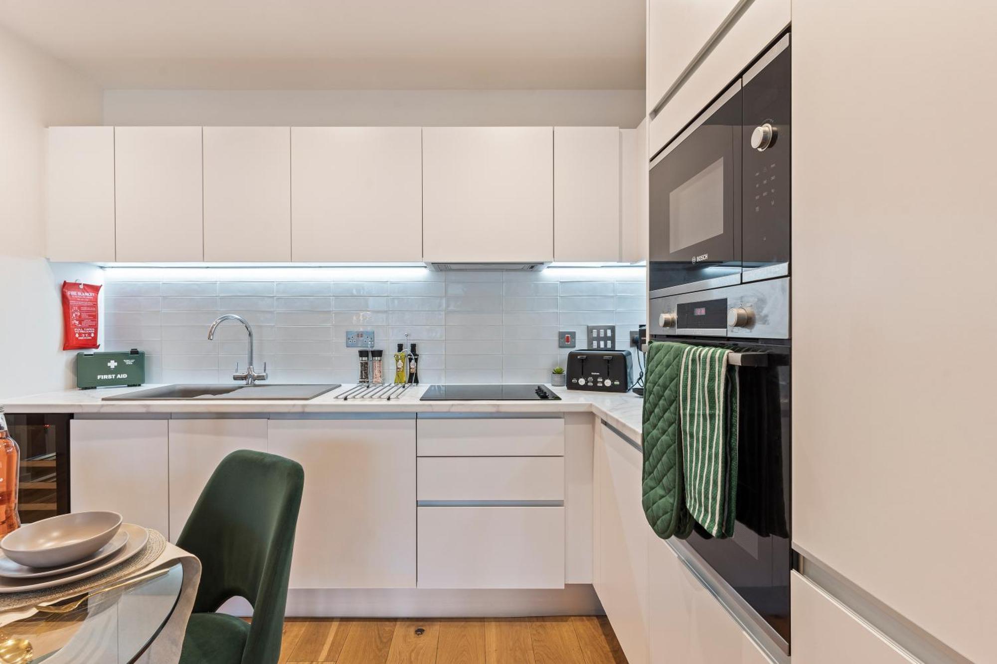 Shanti Suite - 2Bed 2Bath City Centre - Wifi - Netflix- Parking- Modern- Perfect For Family, Contractors, Leisure, Business By Shanti Nights Бирмингем Экстерьер фото
