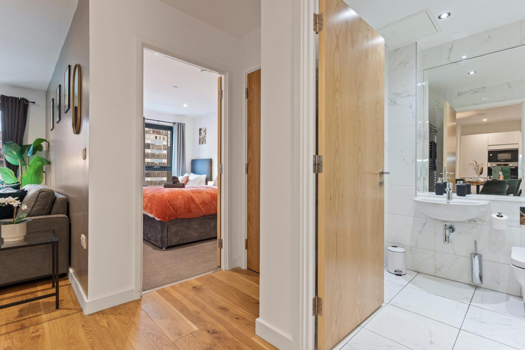 Shanti Suite - 2Bed 2Bath City Centre - Wifi - Netflix- Parking- Modern- Perfect For Family, Contractors, Leisure, Business By Shanti Nights Бирмингем Экстерьер фото