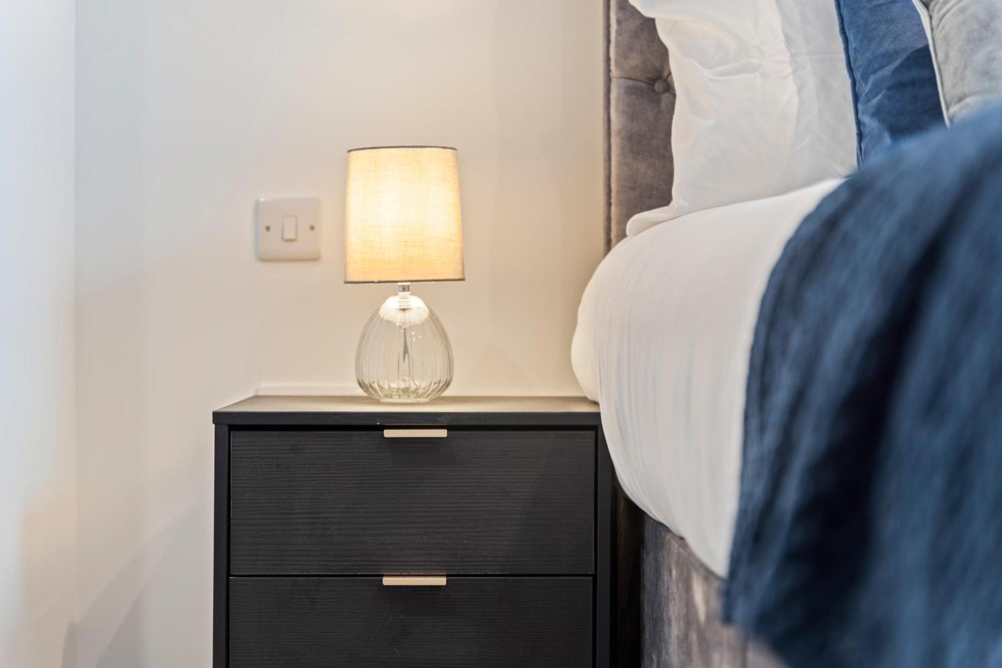 Shanti Suite - 2Bed 2Bath City Centre - Wifi - Netflix- Parking- Modern- Perfect For Family, Contractors, Leisure, Business By Shanti Nights Бирмингем Экстерьер фото