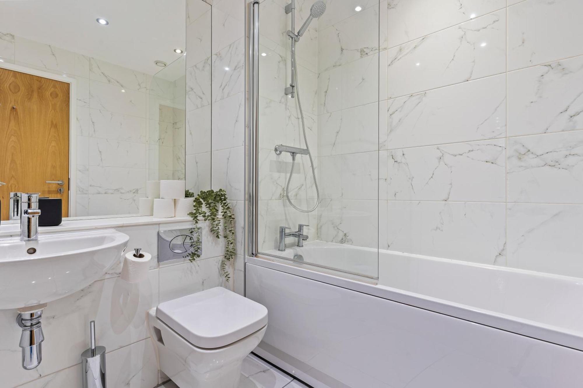 Shanti Suite - 2Bed 2Bath City Centre - Wifi - Netflix- Parking- Modern- Perfect For Family, Contractors, Leisure, Business By Shanti Nights Бирмингем Экстерьер фото