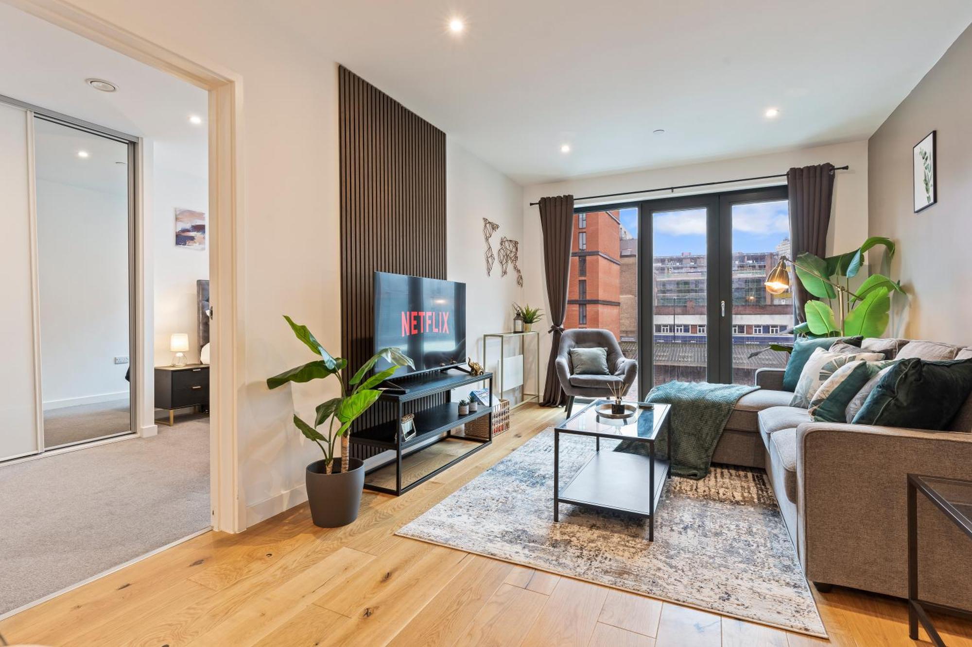 Shanti Suite - 2Bed 2Bath City Centre - Wifi - Netflix- Parking- Modern- Perfect For Family, Contractors, Leisure, Business By Shanti Nights Бирмингем Экстерьер фото