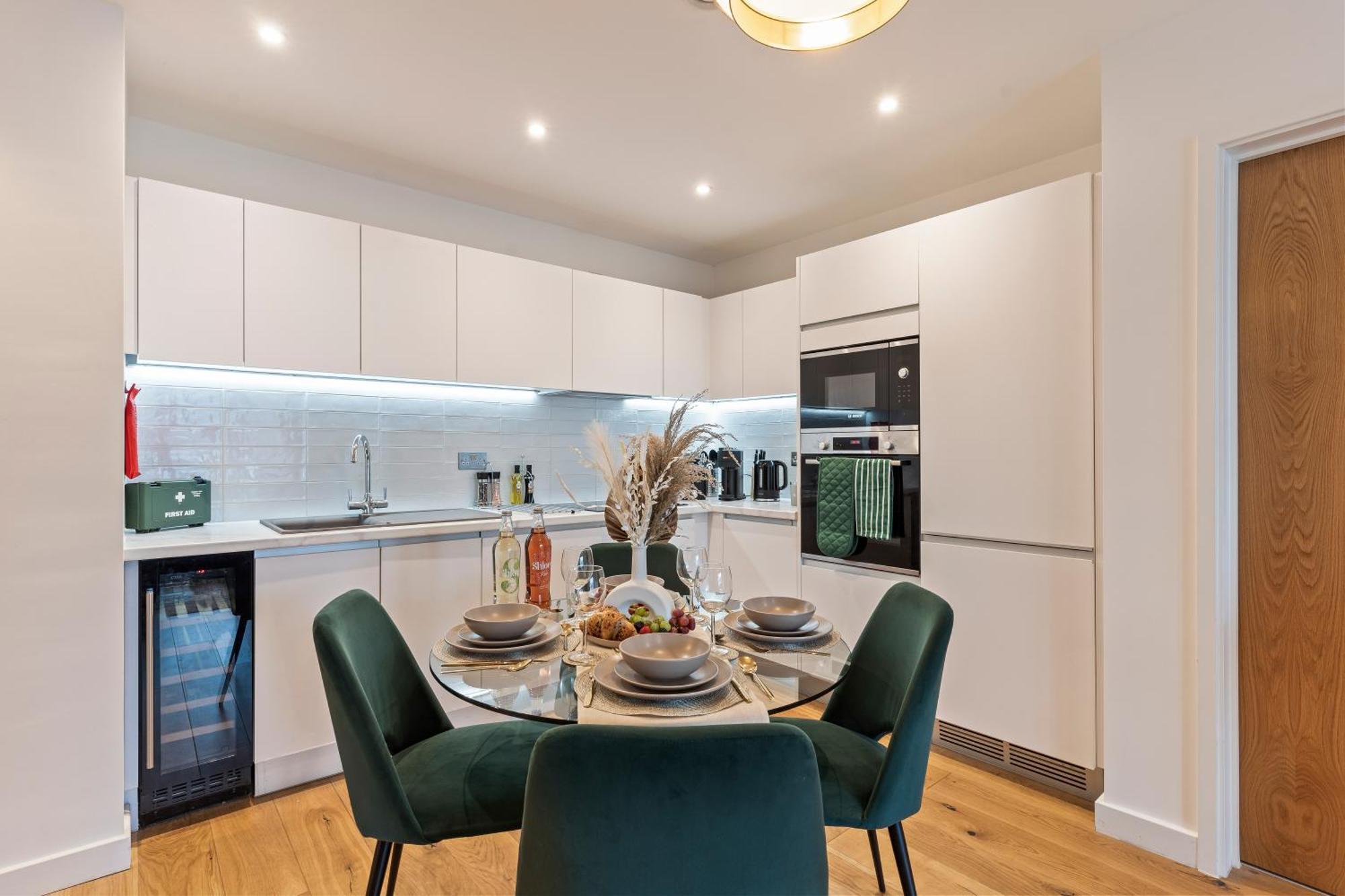 Shanti Suite - 2Bed 2Bath City Centre - Wifi - Netflix- Parking- Modern- Perfect For Family, Contractors, Leisure, Business By Shanti Nights Бирмингем Экстерьер фото