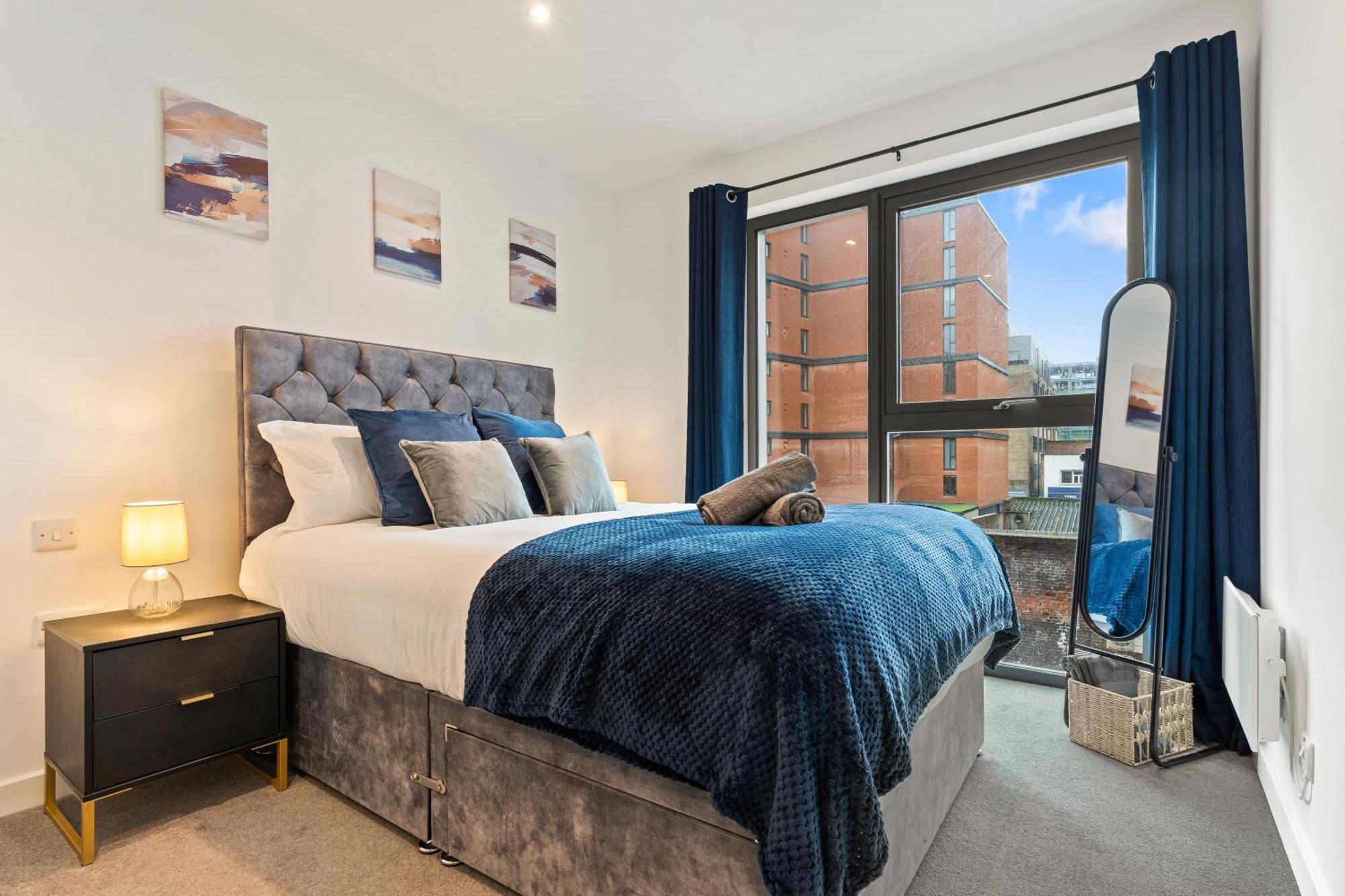 Shanti Suite - 2Bed 2Bath City Centre - Wifi - Netflix- Parking- Modern- Perfect For Family, Contractors, Leisure, Business By Shanti Nights Бирмингем Экстерьер фото