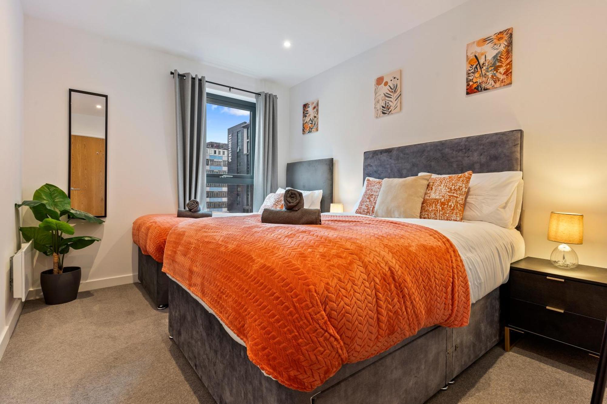 Shanti Suite - 2Bed 2Bath City Centre - Wifi - Netflix- Parking- Modern- Perfect For Family, Contractors, Leisure, Business By Shanti Nights Бирмингем Экстерьер фото